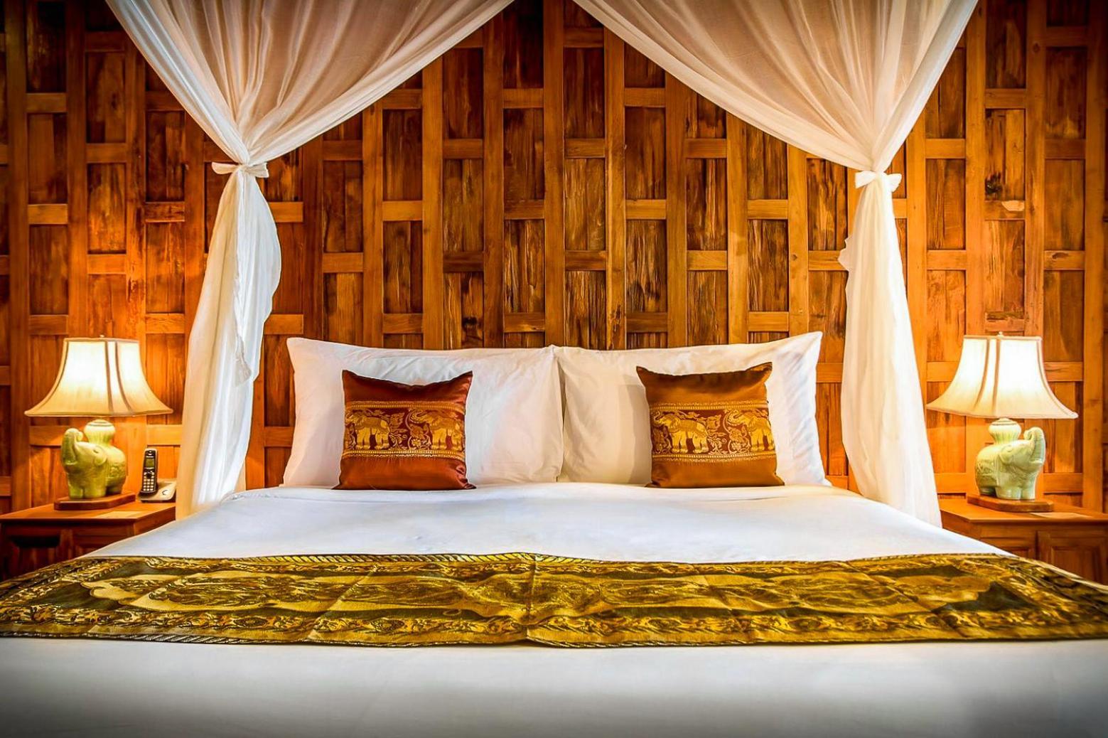 Santhiya Koh Phangan Resort And Spa Eksteriør bilde A bed with a mosquito net