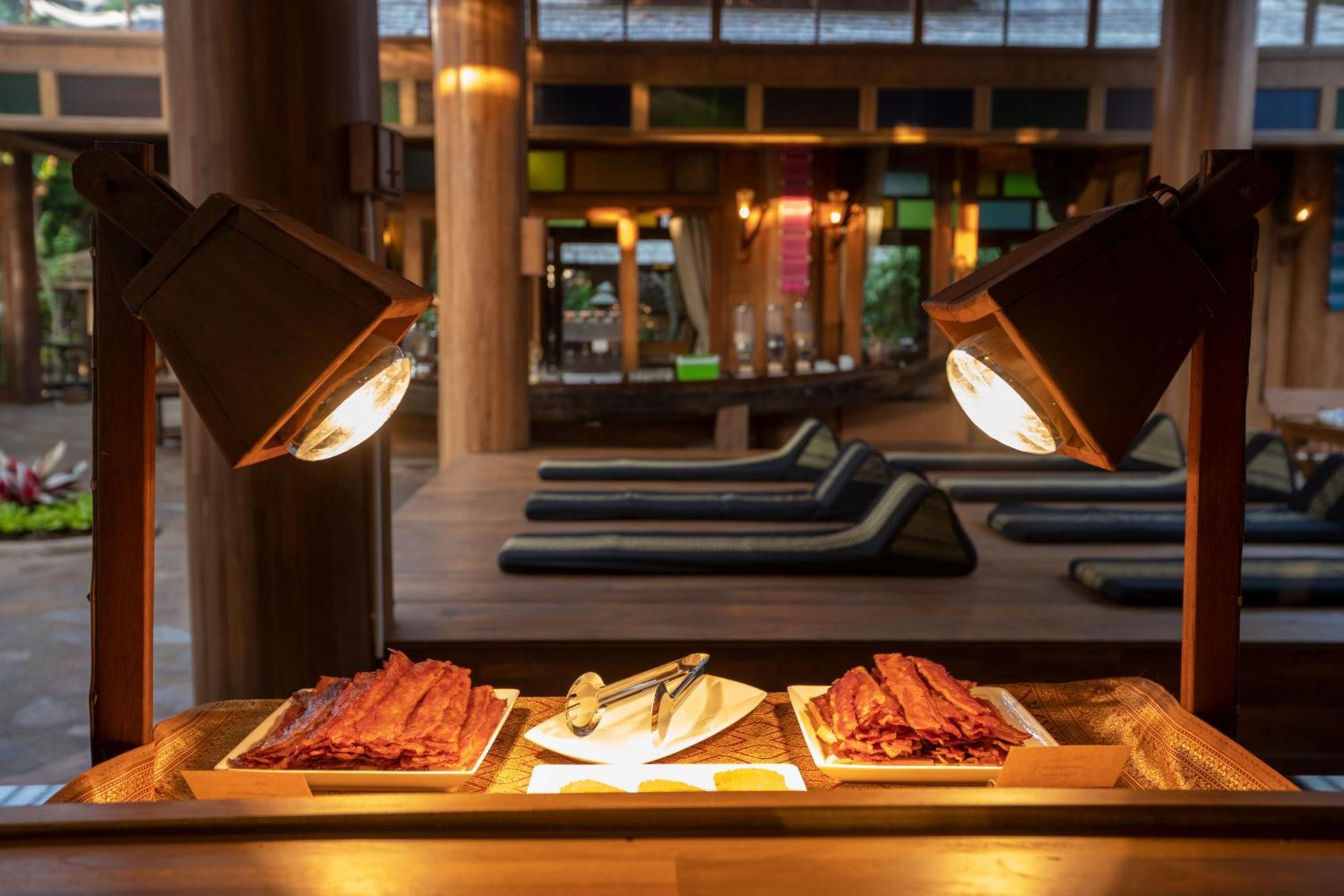 Santhiya Koh Phangan Resort And Spa Eksteriør bilde A chafing dish with bacon