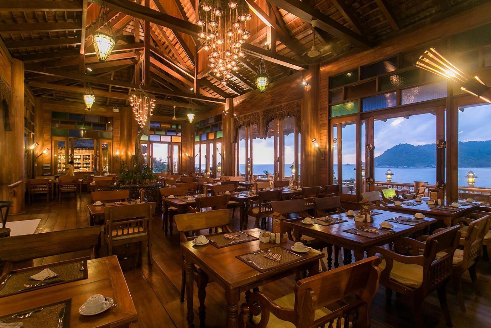 Santhiya Koh Phangan Resort And Spa Eksteriør bilde The interior of the restaurant