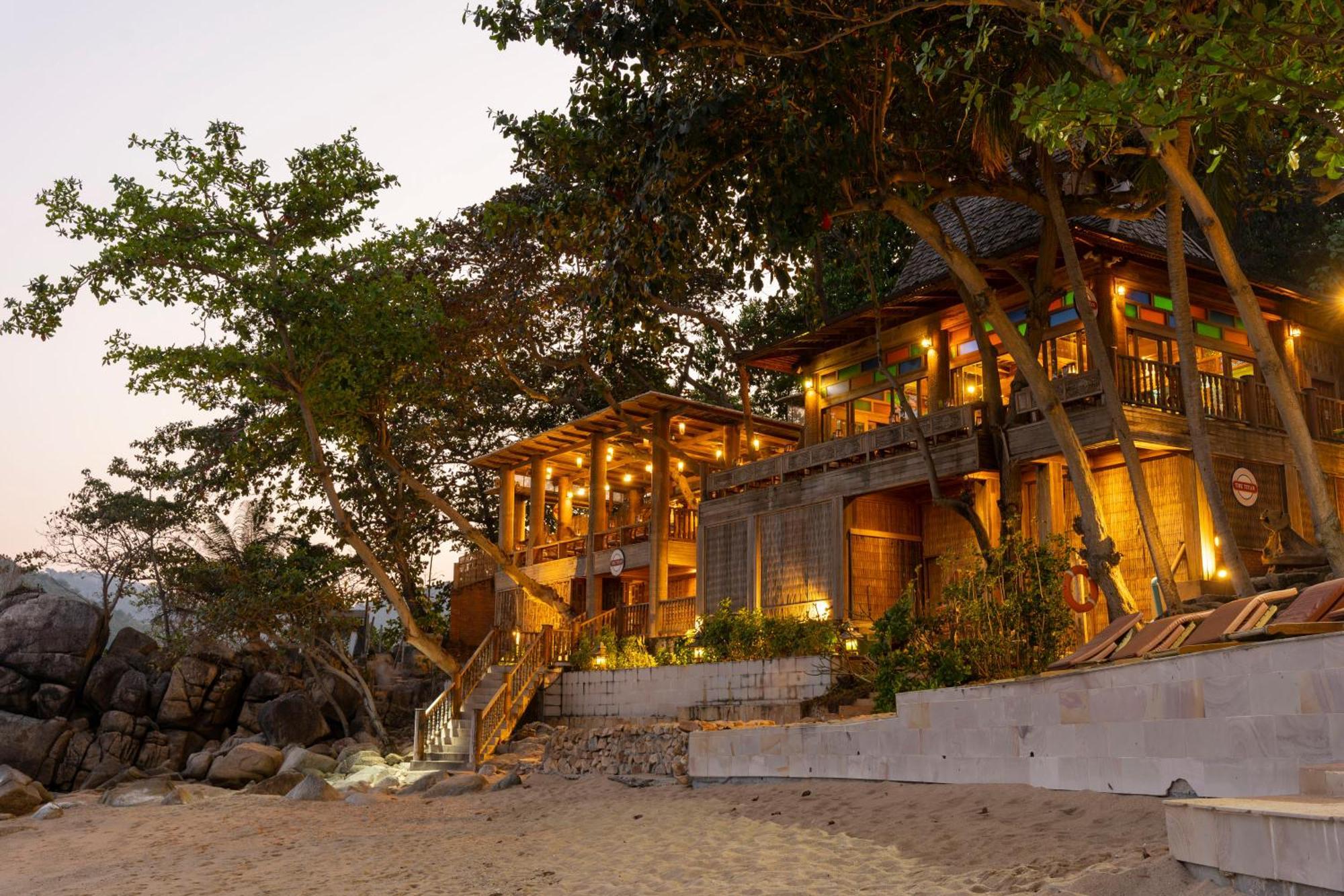Santhiya Koh Phangan Resort And Spa Eksteriør bilde The resort at sunset