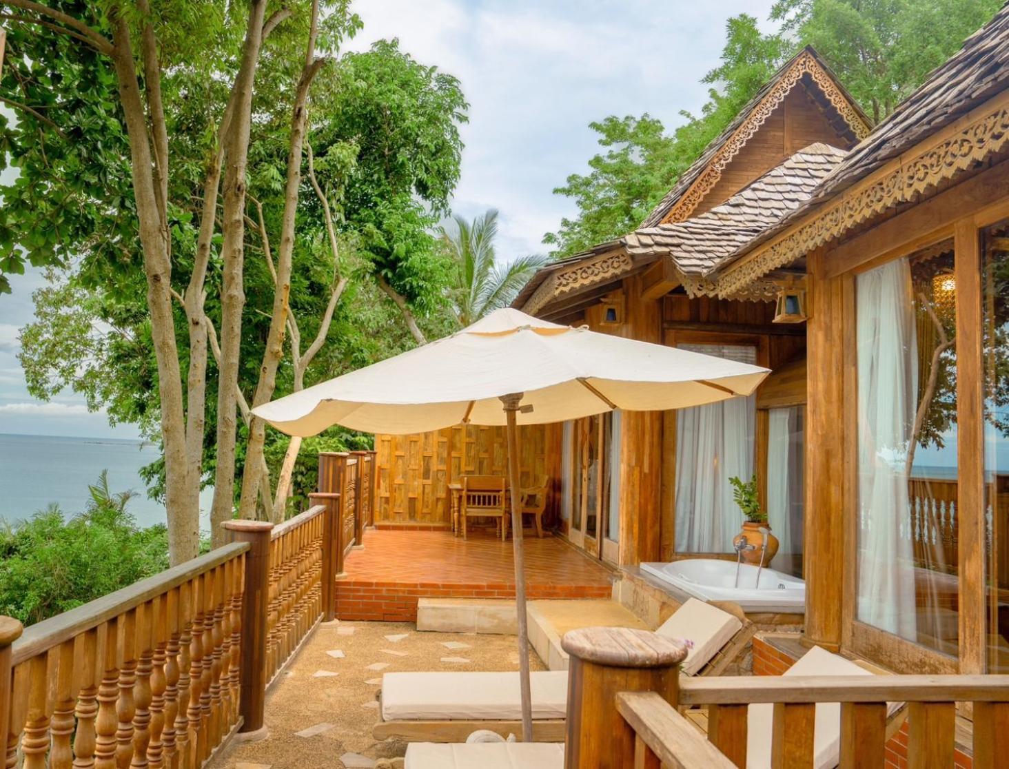 Santhiya Koh Phangan Resort And Spa Eksteriør bilde A villa at the resort